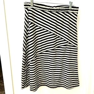 Great Northwest Indigo gray and black knit skirt, size Medium